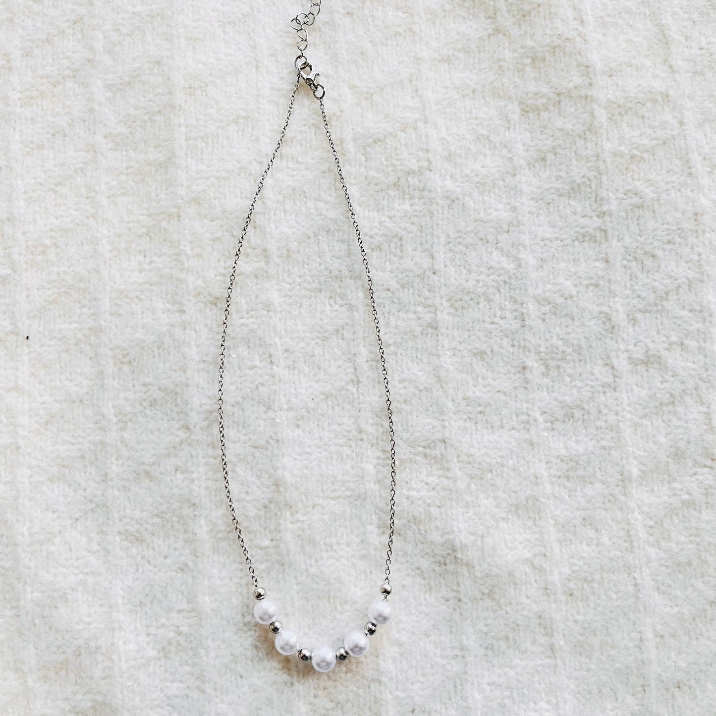 MC28 - Elegant Beaded Pearl & Silver Necklace