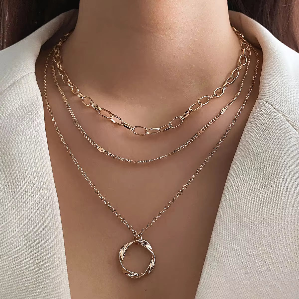 MC21 - Chunky Chain & Twisted Circle Layered Necklace